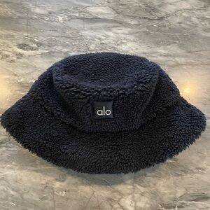 Alo Yoga Sherpa Bucket Hat